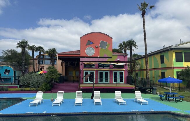 2 beds, 1 bath, 840 sqft, $1,269, Unit 0438