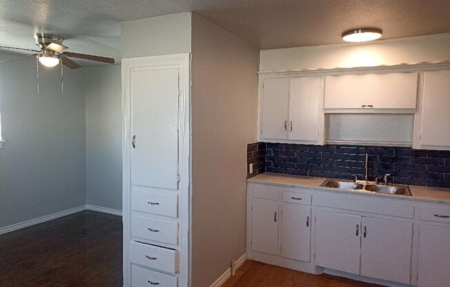 Remodeled 1 bed 1 bath Close to Fort Sill  50% off first month rent.