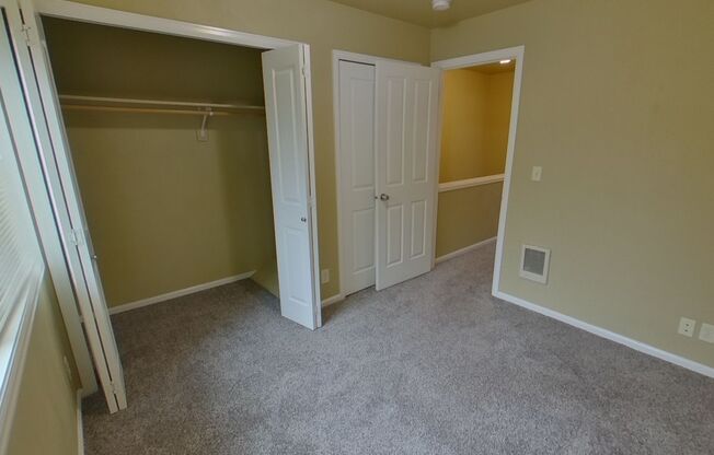 2 beds, 1 bath, $1,600, Unit 9