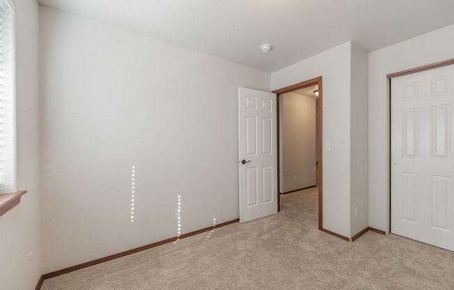 3 beds, 2.5 baths, $1,695, Unit #A