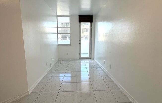 1 bed, 1 bath, $2,400, Unit Unit 1027