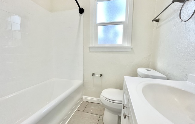 704 W 54 ST