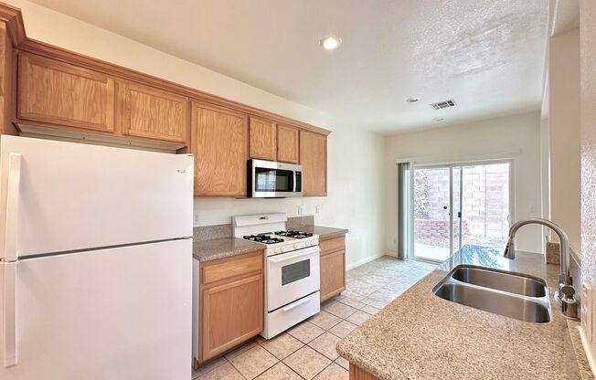 3 beds, 2.5 baths, $1,895