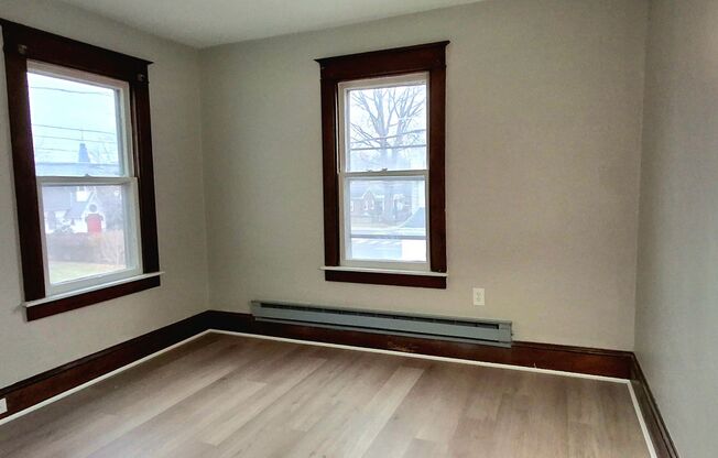 4 beds, 1 bath, $1,375, Unit Apt 201