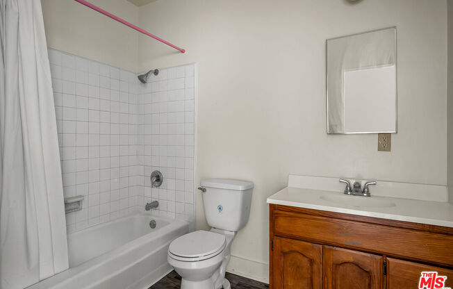 1095 W 39 ST