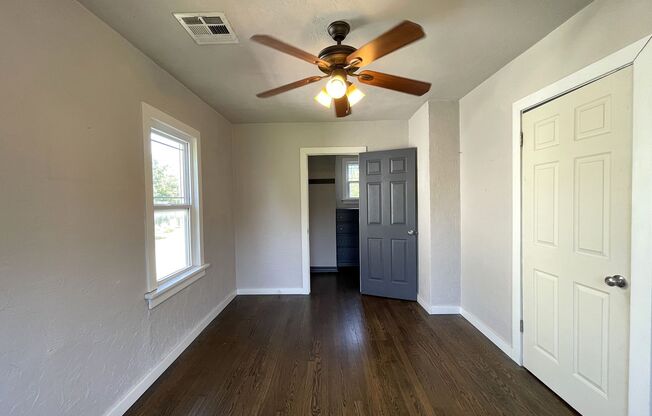 2 beds, 1 bath, $1,400