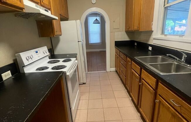 3 beds, 1 bath, $995