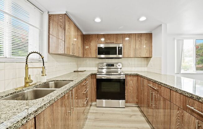 Newly Renovated 2 bed and 3 bath Townhome in Chateaubleau Villas in Doral
