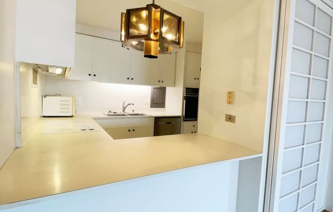 2 beds, 2 baths, $3,500, Unit # 1212