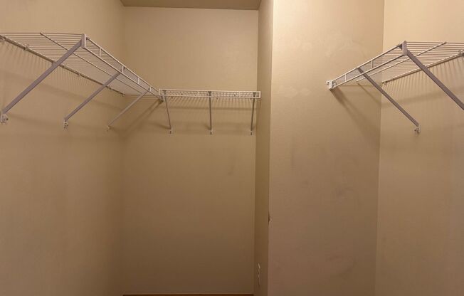 1 bed, 1 bath, 718 sqft, $985, Unit 605-307