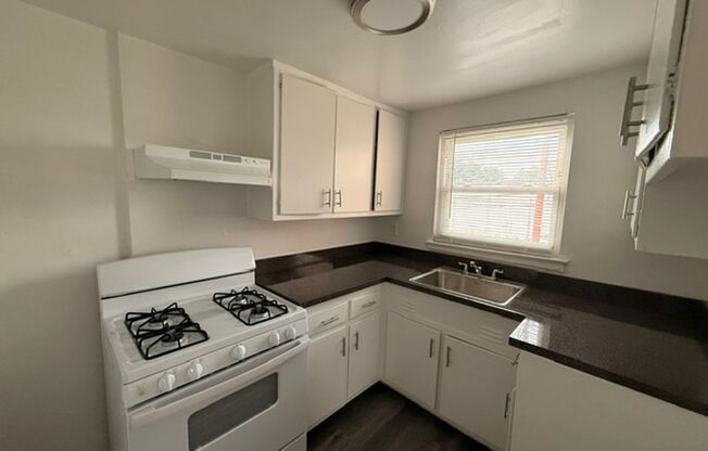 2 beds, 1 bath, $1,350, Unit 2949 Heather Place