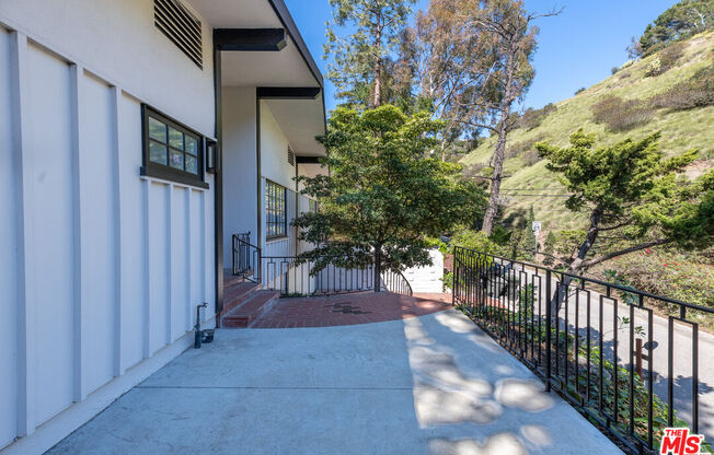 10120 CIELO DR