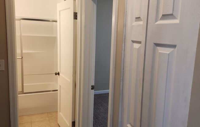 2 beds, 1 bath, $1,195