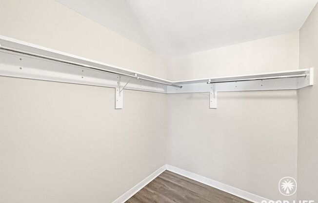 2 beds, 1 bath, $2,850, Unit Unit 710