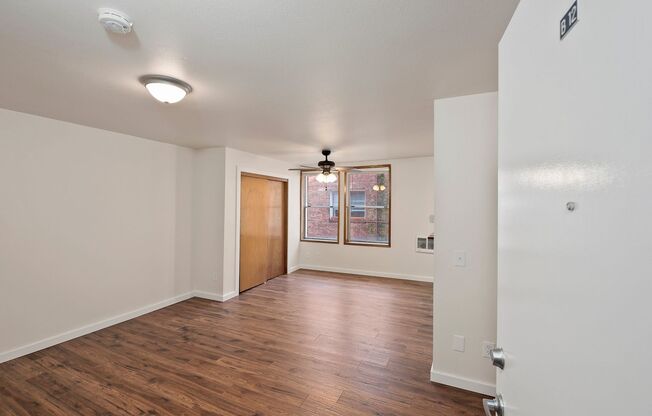 Studio, 1 bath, 400 sqft, $1,195, Unit B12