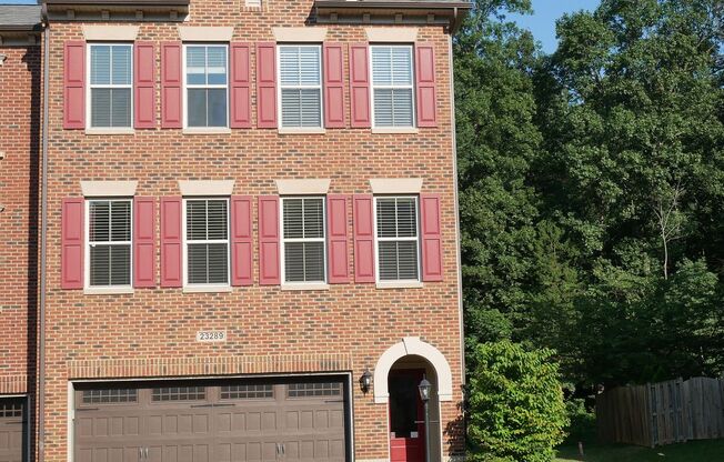 Gorgeous End Unit Garage Townhome In Brambleton for Rent!