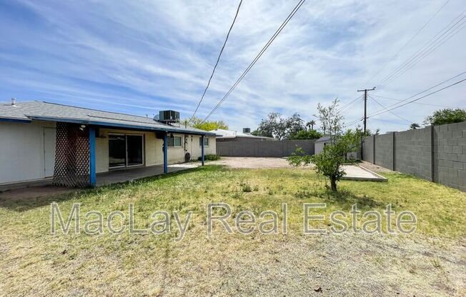 1524 W 7 ST