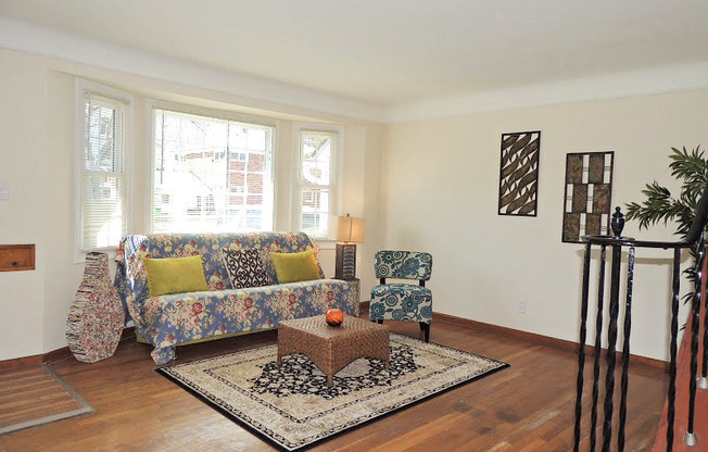 3 Bed & 2 Full Bath Cape Cod for Rent!