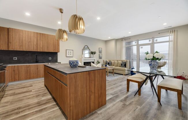 2 beds, 2 baths, 1,230 sqft, $2,406, Unit 770-2E