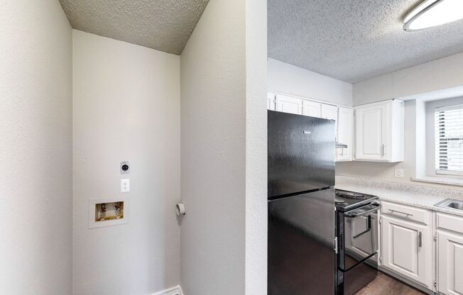 1 bed, 1 bath, 825 sqft, $834