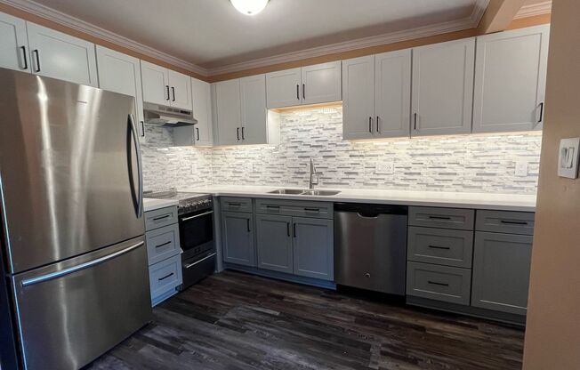 2 beds, 1.5 baths, $1,375, Unit Unit C