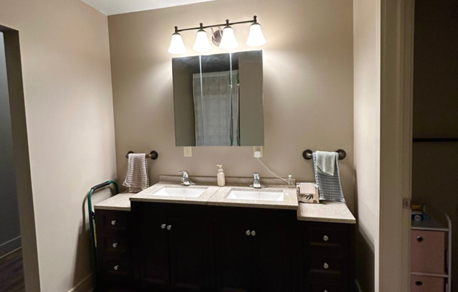 1 bed, 1 bath, $725, Unit Apt. 203 A - Female Co-Living SHARED APT