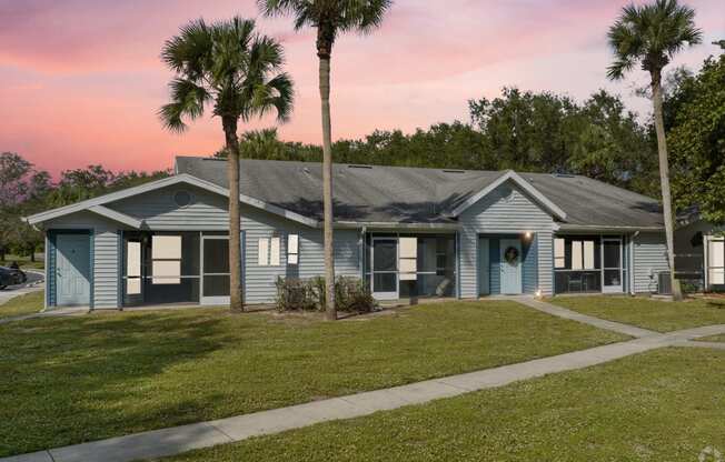 Welcome to Aqua Bay Apartments in Naples