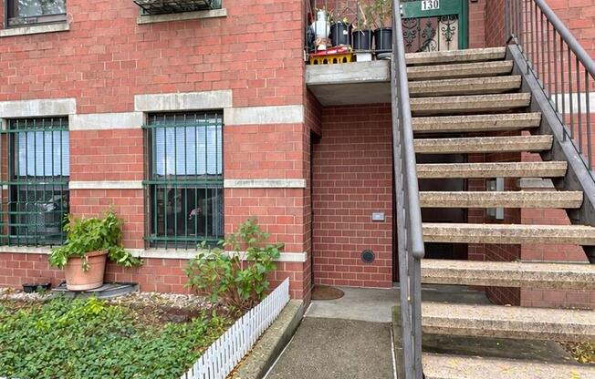 2 beds, 1 bath, 779 sqft, $4,800, Unit 1