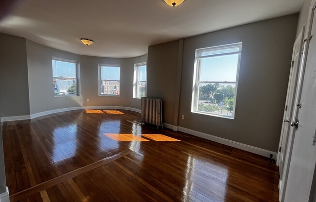 4 beds, 1 bath, $3,750, Unit 5