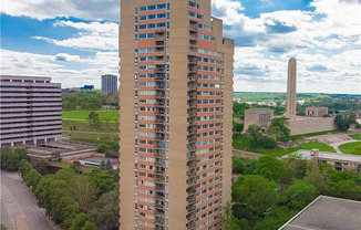 Cozy 1-Bedroom Condo in Crown Center | Compact Living Near Union Station