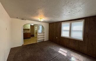 2 beds, 1 bath, $795, Unit 404 E Carter # 1