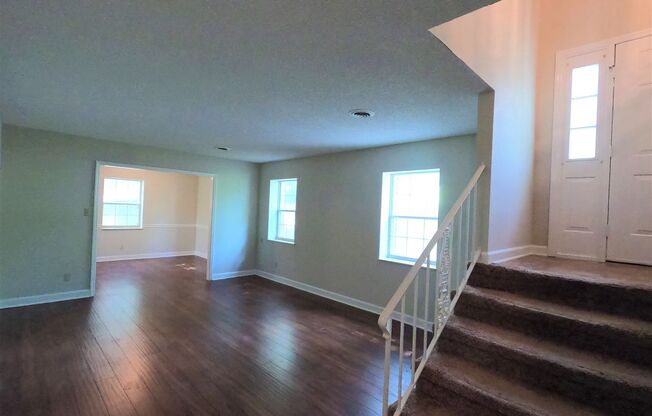 FARRAGUT LIVING OFFERING 4 BEDROOMS AND 3.5 BATHS WITH NICE SUN PORCH