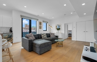 3 beds, 2 baths, 1,391 sqft, $5,500, Unit PH702