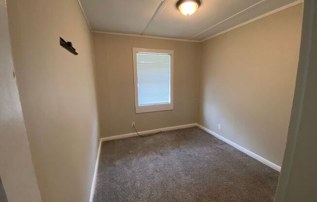 3 beds, 1 bath, $850