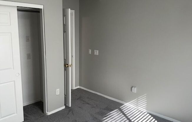 2 beds, 2 baths, $1,400, Unit Unit 2127, Bldg 32