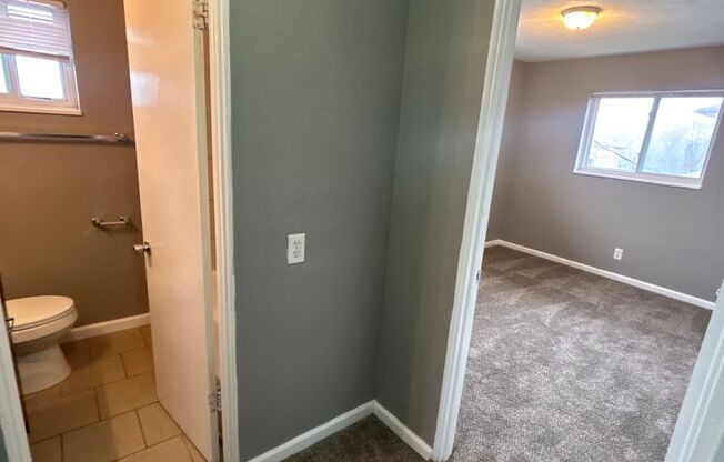 2 beds, 1 bath, 750 sqft, $1,195, Unit B05 1038 18