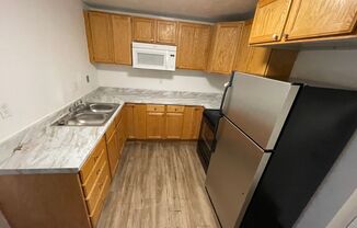 3 beds, 1 bath, 1,100 sqft, $1,300, Unit 590