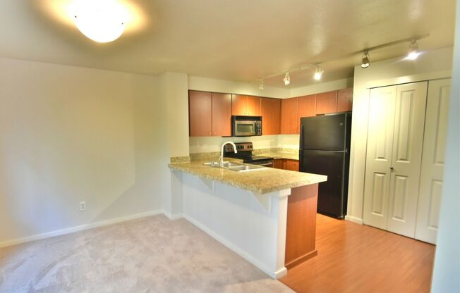 2 beds, 1 bath, $2,000, Unit # #G 202