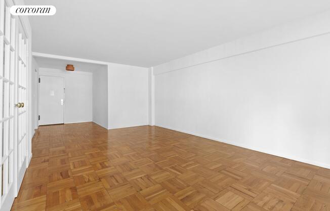 2 beds, 1 bath, $4,500, Unit E1E