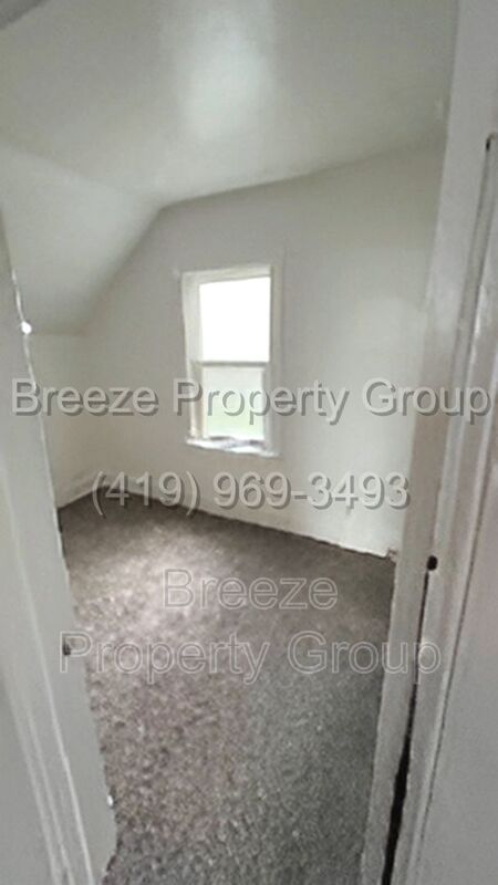 2 beds, 1 bath, 787 sqft, $925