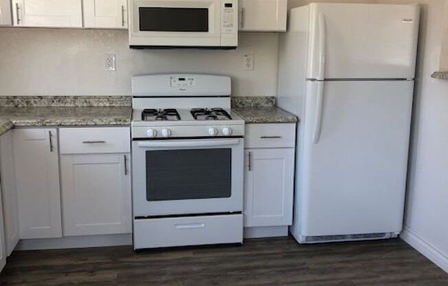 2 beds, 1 bath, 850 sqft, $2,425, Unit 4580 ½