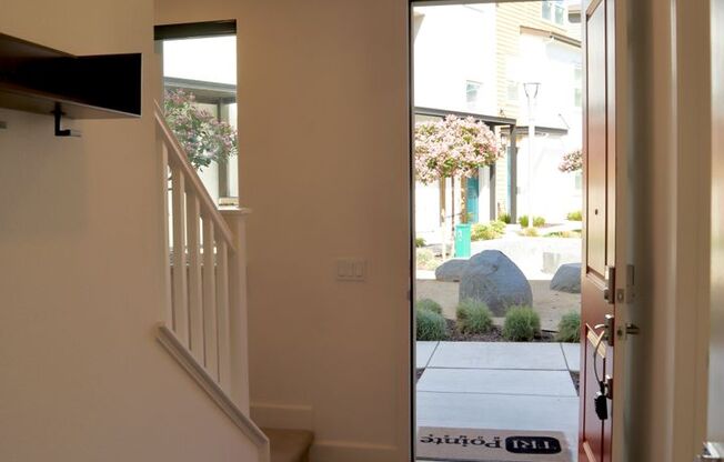 Gorgeous 3-story Townhome Available for Rent! Cherry-Guardino Neighborhood