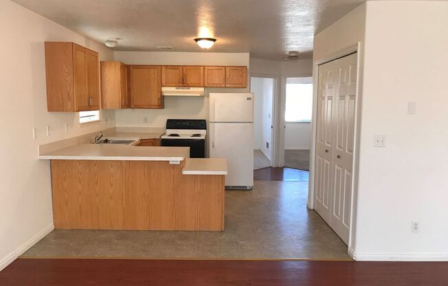 2 beds, 1 bath, 780 sqft, $1,000, Unit 610 #2