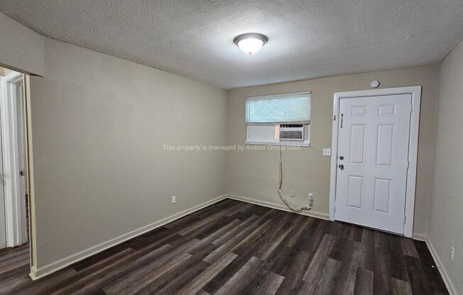 2 beds, 1 bath, 693 sqft, $895, Unit Unit 2