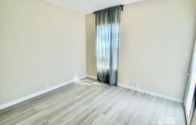 2 beds, 1 bath, $1,975, Unit 994 Upper