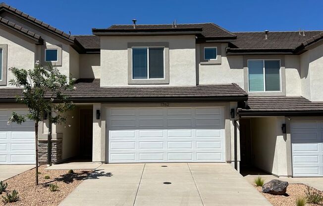 3 bed, 2.5 bath, 2 car garage for rent in Long Valley!