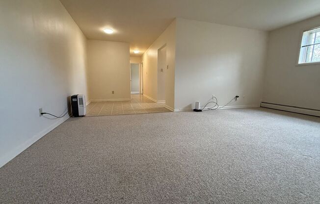 2 beds, 1 bath, 874 sqft, $1,445, Unit Q-14