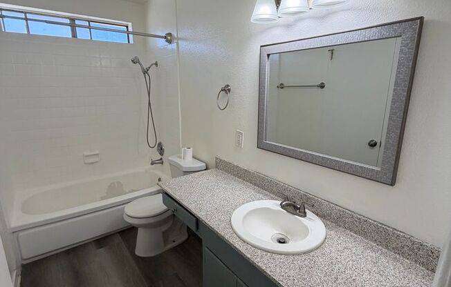 3101 Quartz Ln