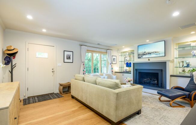 Charm of a Carmel Cottage in Menlo Park Allied Arts 3/2 with Bonus Rooms