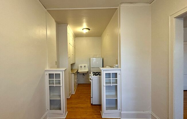 1 bed, 1 bath, $1,195, Unit 31